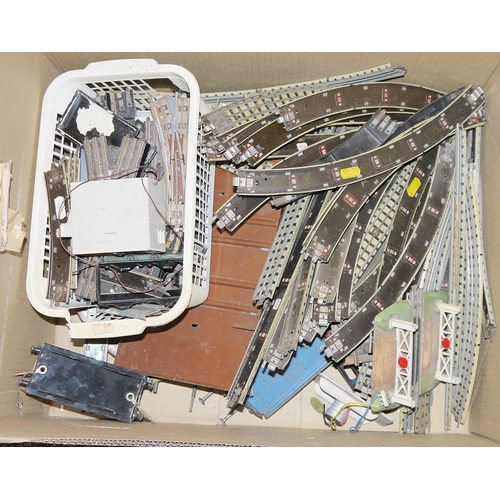 470 - Large quantity of 00 gauge three rail track to include Hornby turntable, Hornby curved track, Twix t... 