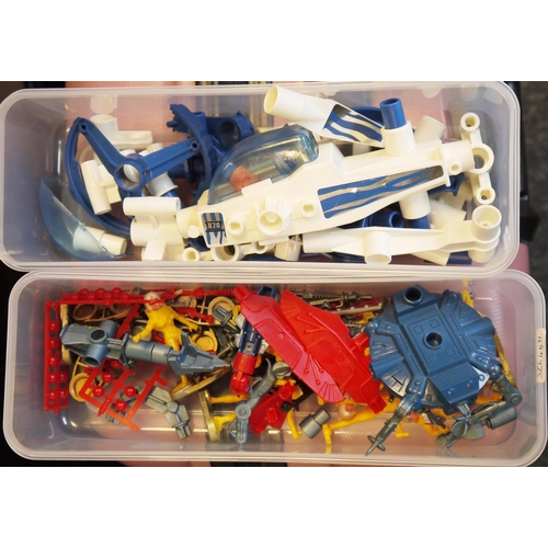 484 - Britains 9125 Alien space cannon boxed together with a large quantity of unboxed Britains 1980s spac... 