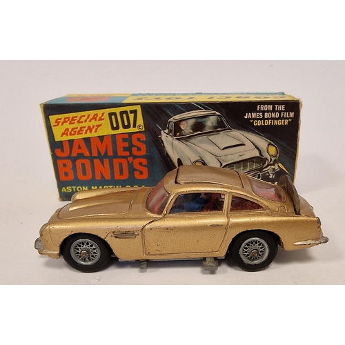 486 - Corgi 261 James Bond's Aston Martin DB5 from the James Bond Film