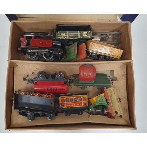 509 - Hornby 0 gauge boxed train set containing a LMS 2270 0-4-0 clockwork locomotive, three LMS 12530 rol... 