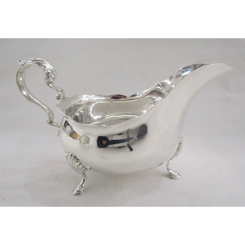 119A - Edward VII Georgian-style silver sauceboat, with acanthus scroll handle, shell cast terminals and pa... 