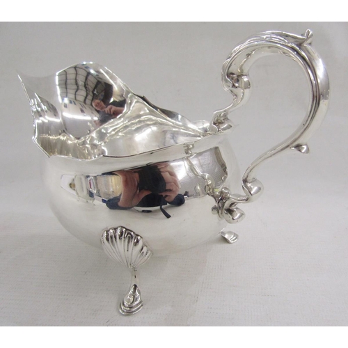 119A - Edward VII Georgian-style silver sauceboat, with acanthus scroll handle, shell cast terminals and pa... 