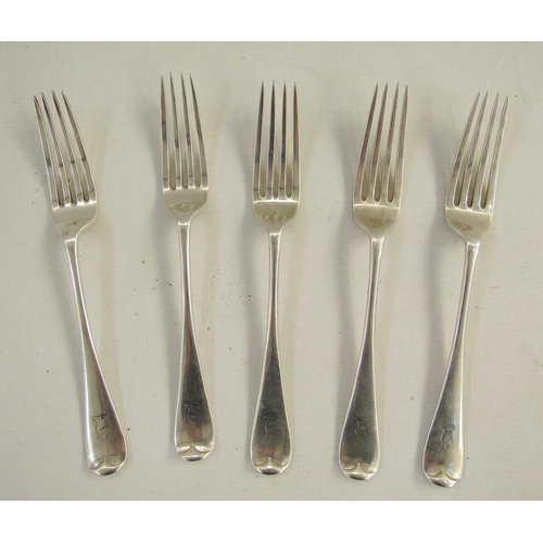 12 - Set of five Victorian silver dessert forks, old English pattern handles, hallmarked London 1886, by ... 