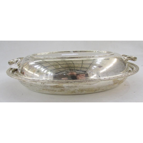 15 - George VI silver lidded entree serving dish by Walker & Hall, with reeded border hallmarked Sheffiel... 