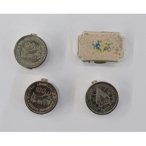 150A - Three Indonesian coin mounted boxes, each 100 Rupiah coin mounted within a sterling silver pill box,... 