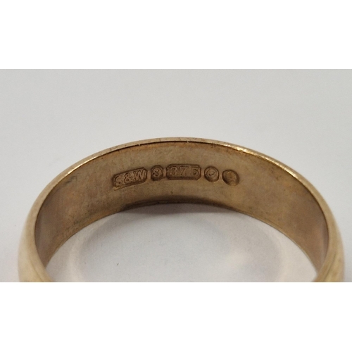 185 - 9ct gold wedding ring size L1/2  and 9ct gold signet ring size M1/2, 5.9g total approx (2)