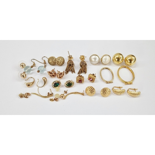 249 - Pair 18ct gold circular domed earrings, 7.8g and a quantity of 9ct gold and other earrings