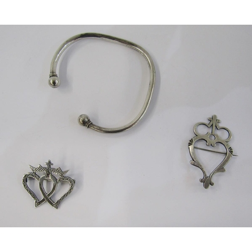 341 - A silver bangle, silver bracelets, a Scottish silver openwork brooch in the form of entwined hearts ... 