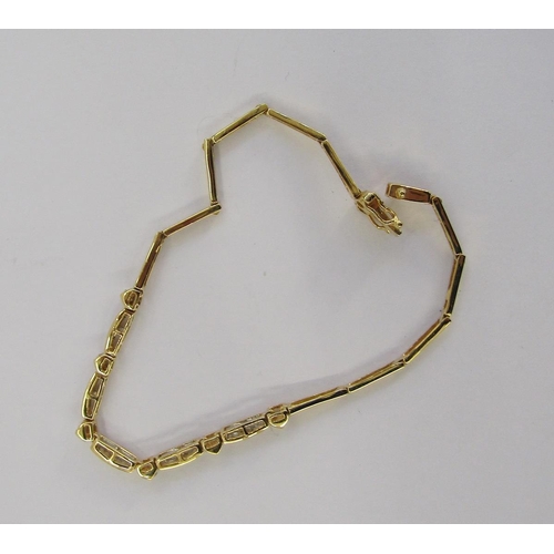 420D - 18ct gold and diamond set chain link bracelet with small baguette cut and circular cut diamonds, 5g ... 