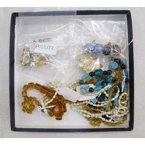 434 - Assorted costume jewellery to include turquoise-coloured necklaces, seedpearls, necklaces, earrings,... 