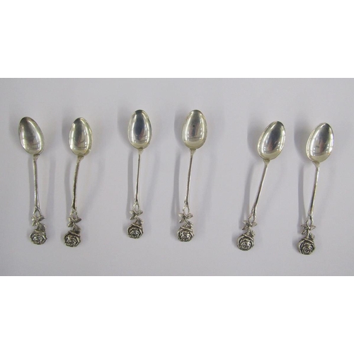 71 - George V Set of twelve shell bowled coffee spoons, hallmarked London 1927, makers marks rubbed, toge... 