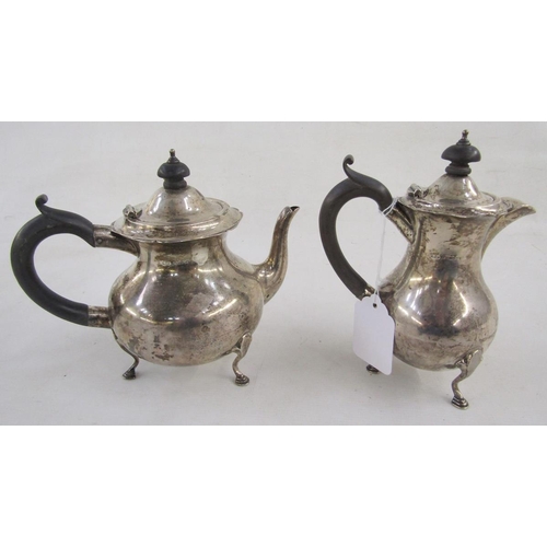 88 - George V bachelor's silver teapot and matching hot water jug, having serpentine everted rim, ebonise... 