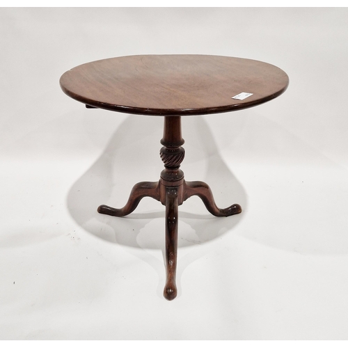1125 - George III oak tilt-top dining table of circular form, raised on tripod cabriole legs