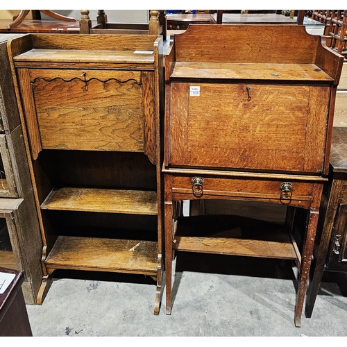 1128 - Early 20th century oak fall-front bachelor's bureau opening to reveal assorted pigeonholes and a sin... 