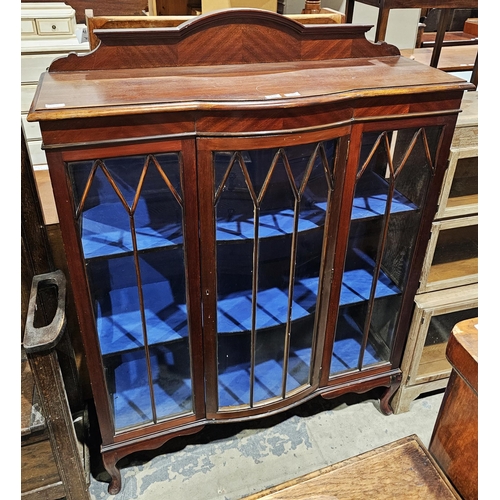 1130 - Reproduction mahogany glazed display cabinet, the single door opening to reveal two adjustable shelv... 