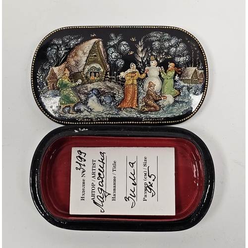 146 - Russian lacquered papiermache snuffbox and cover, 20th century, gilt, made in Russia and cyrillic ar... 