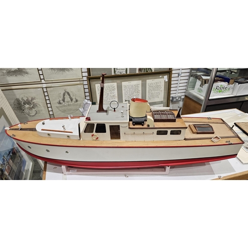 162 - Wooden kit model motorised cabin cruiser boat with red and white painted hull and brass propeller, o... 