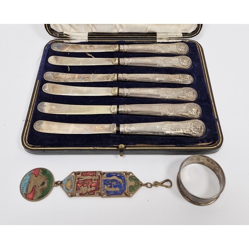 311 - Cased set of George V silver handled butter knives, hallmarked Sheffield, 1924, makers marks for Yat... 