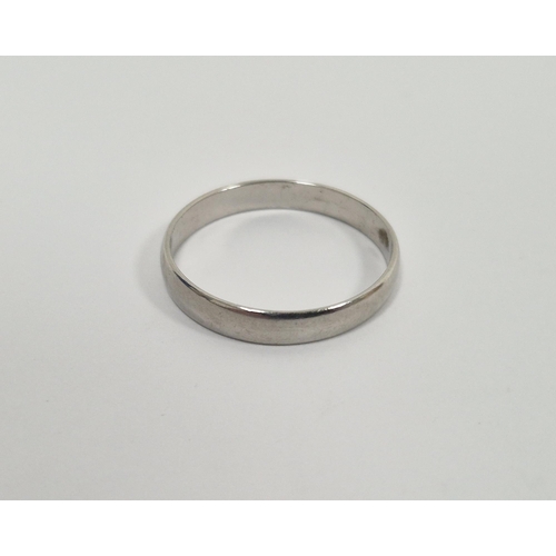 344 - Platinum wedding band, 2.5g