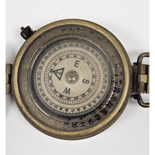 109C - T.G. Co. Ltd (London) brass WWII military compass MKIII, stamped 1941, approx.7.2cm diam.