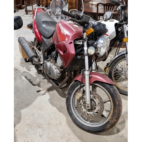 120 - Honda CB500 motorcycle, 1997, 499cc engine, registration R656 VDV. Comes with V5 and key along with ... 