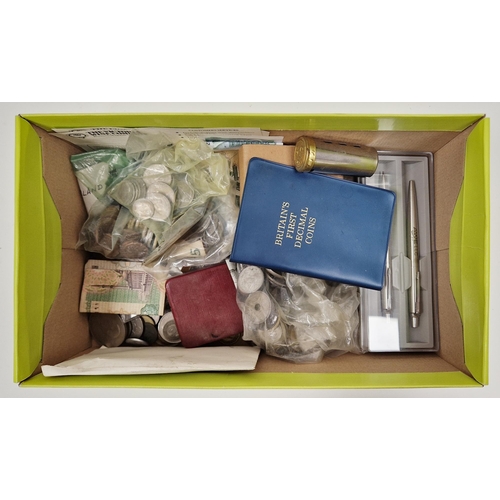 194 - A box of loose currency, predominately British and European, assorted worldwide banknotes,  a bookle... 