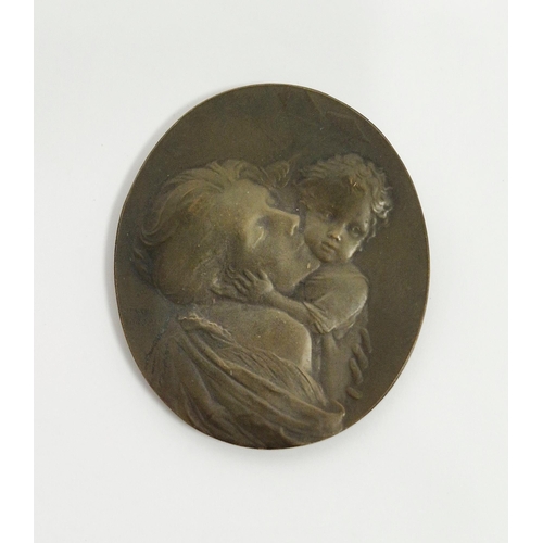 198 - Bronze medal signed by Henri Dropsy (1885-1969), mother holding her child in her arms and kissing he... 