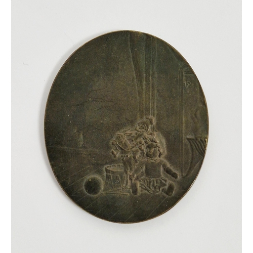 198 - Bronze medal signed by Henri Dropsy (1885-1969), mother holding her child in her arms and kissing he... 