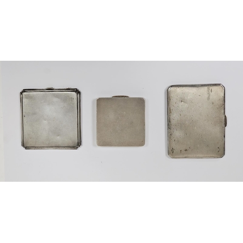 452 - Silver compact by E J Trevitt & Sons Ltd, Birmingham 1940, of engine-turned square form, the cover e... 