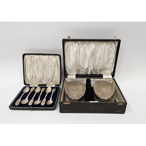 467 - Five George IV silver fiddle pattern egg spoons by William Eaton, London 1824 and one other ensuite ... 