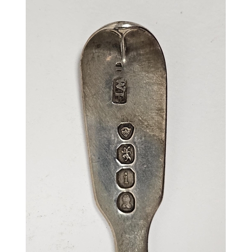 467 - Five George IV silver fiddle pattern egg spoons by William Eaton, London 1824 and one other ensuite ... 