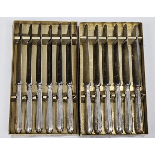 468 - Set of 12 silver-handled dinner knives by Garrard & Co Ltd, London 1978/79