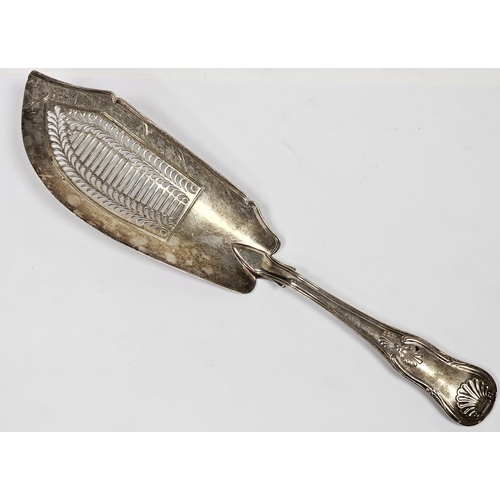 479 - George IV silver queens pattern fish slice by William Eley and William Fearn, London 1820, 6ozt appr... 