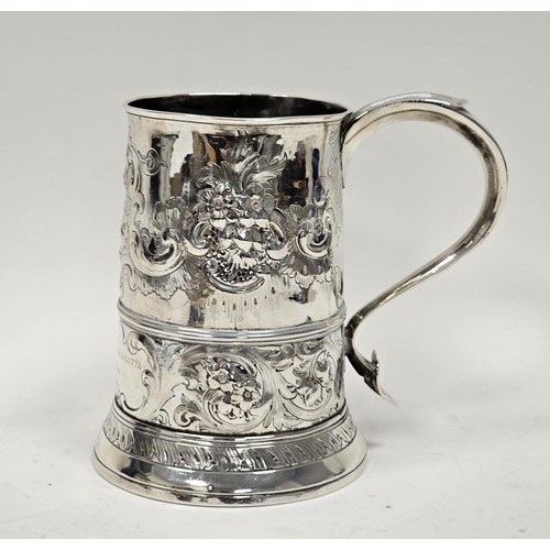 481 - George III silver tankard possibly by John Scofield, London 1772, tapering, the flattened scroll han... 