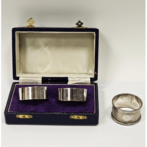 482 - Pair of modern silver napkin rings by Da-Mar Silverware, London 1977, in fitted case and one other s... 