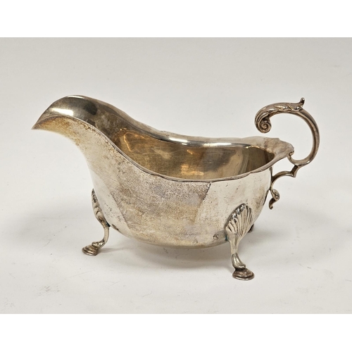 546 - George V silver sauce boat on three hoof feet, makers mark rubbed, gross weight 195g/6.2ozt approx.