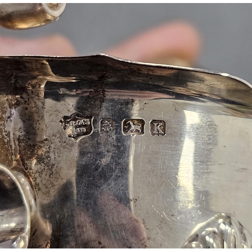 546 - George V silver sauce boat on three hoof feet, makers mark rubbed, gross weight 195g/6.2ozt approx.