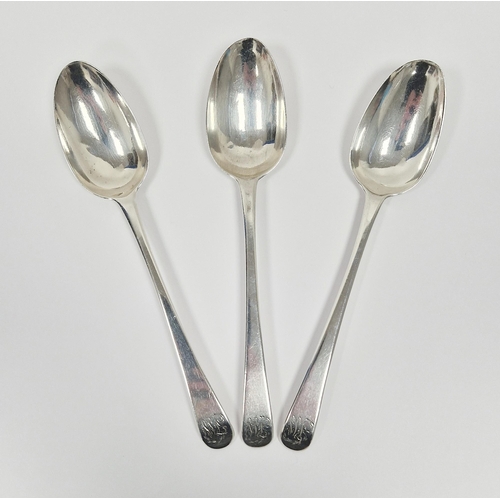 579A - Set of three George III silver tablespoons, Old English pattern, London 1774, makers John Lambe, 6oz... 