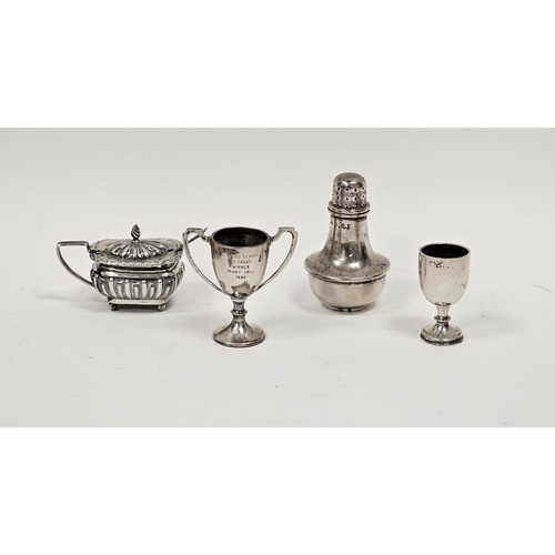 592 - A Scottish silver baluster shaped pepperette, approximately 9cm high, Brook & Son, Edinburgh 1924, g... 