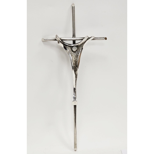 644 - Italian modernist signed silver-coloured metal abstract wall mounting crucifix by Gotti et C, approx... 