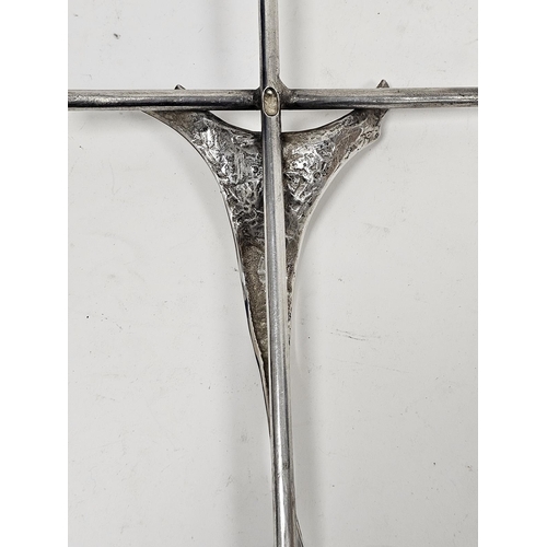 644 - Italian modernist signed silver-coloured metal abstract wall mounting crucifix by Gotti et C, approx... 