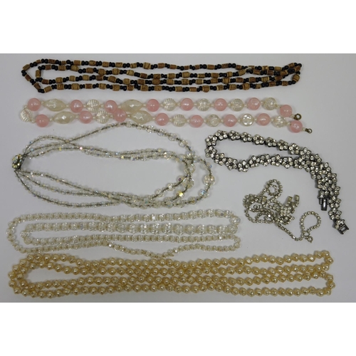 723 - Quantity of bead necklaces and simulated pearl costume jewellery