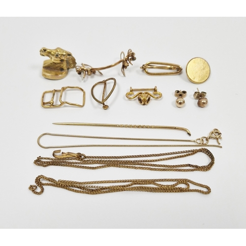 750 - Length of gold chain (broken), sundry gold-coloured metal items, brass horse head, horseshoe ornamen... 