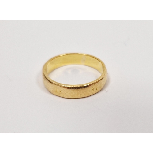 759 - 22ct gold wedding ring, 4.6g, size M