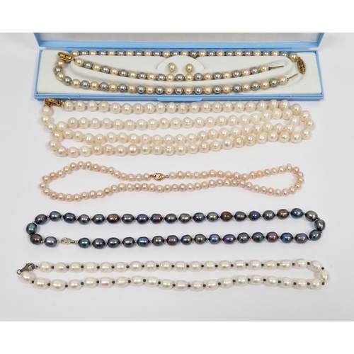 795 - Long string of white pearls, further string of white pearls, string of pink pearls, string of grey p... 