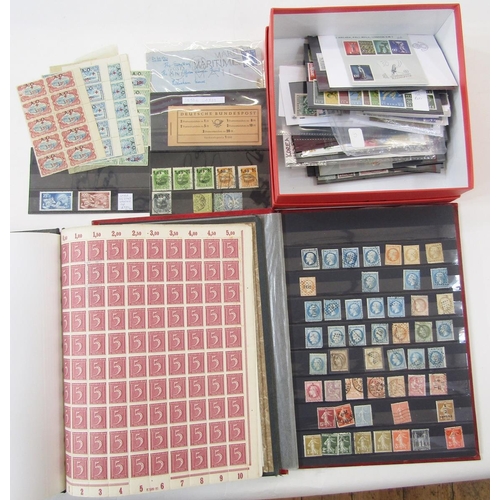 116 - GB & World stamps: Small box containing album, a large and 3 small stock-books, wallet, sleeves and ... 