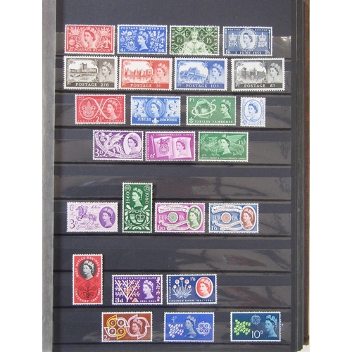 133 - GB stamps: With decimal face value c£400 included, 3 stock-books, 2 catalogues, prestige booklets an... 