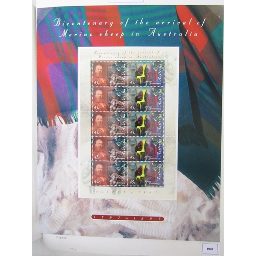 187 - Stamps of Australia: Large bag of 6 albums of mint and used definitives, commemoratives and other is... 