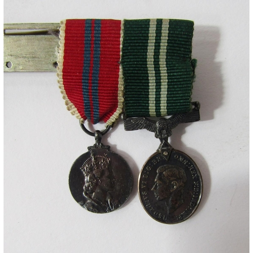 221 - WWII full size and miniature medal group, comprising 1939-45 Star, France and Germany Star, War Meda... 