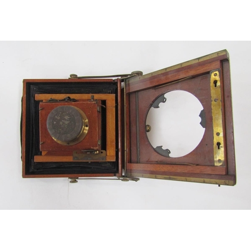 262 - Late 19th/early 20th century Thornton Pickard Amber half plate mahogany cased field camera, patent n... 